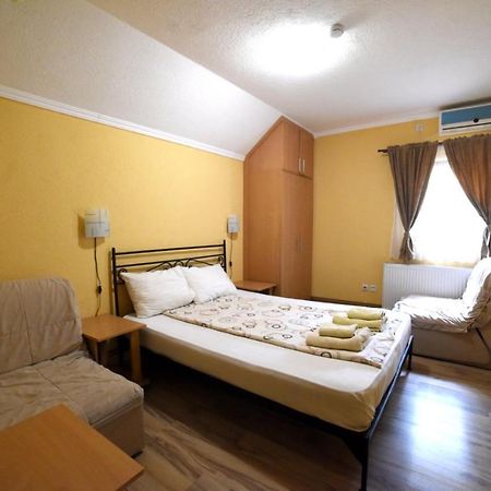 Hotel Etno Kuca Sa Konacistem Gocko à Vrnjačka Banja Extérieur photo