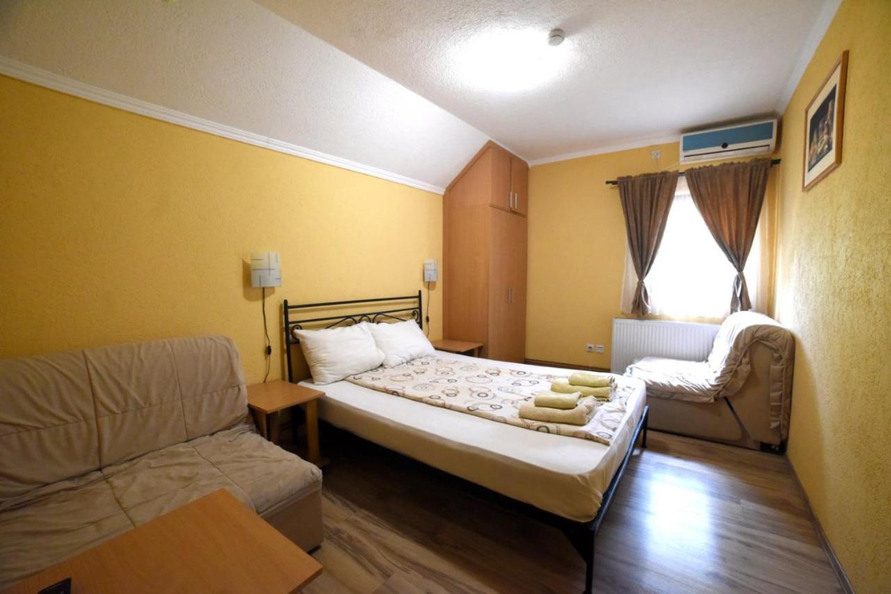 Hotel Etno Kuca Sa Konacistem Gocko à Vrnjačka Banja Extérieur photo