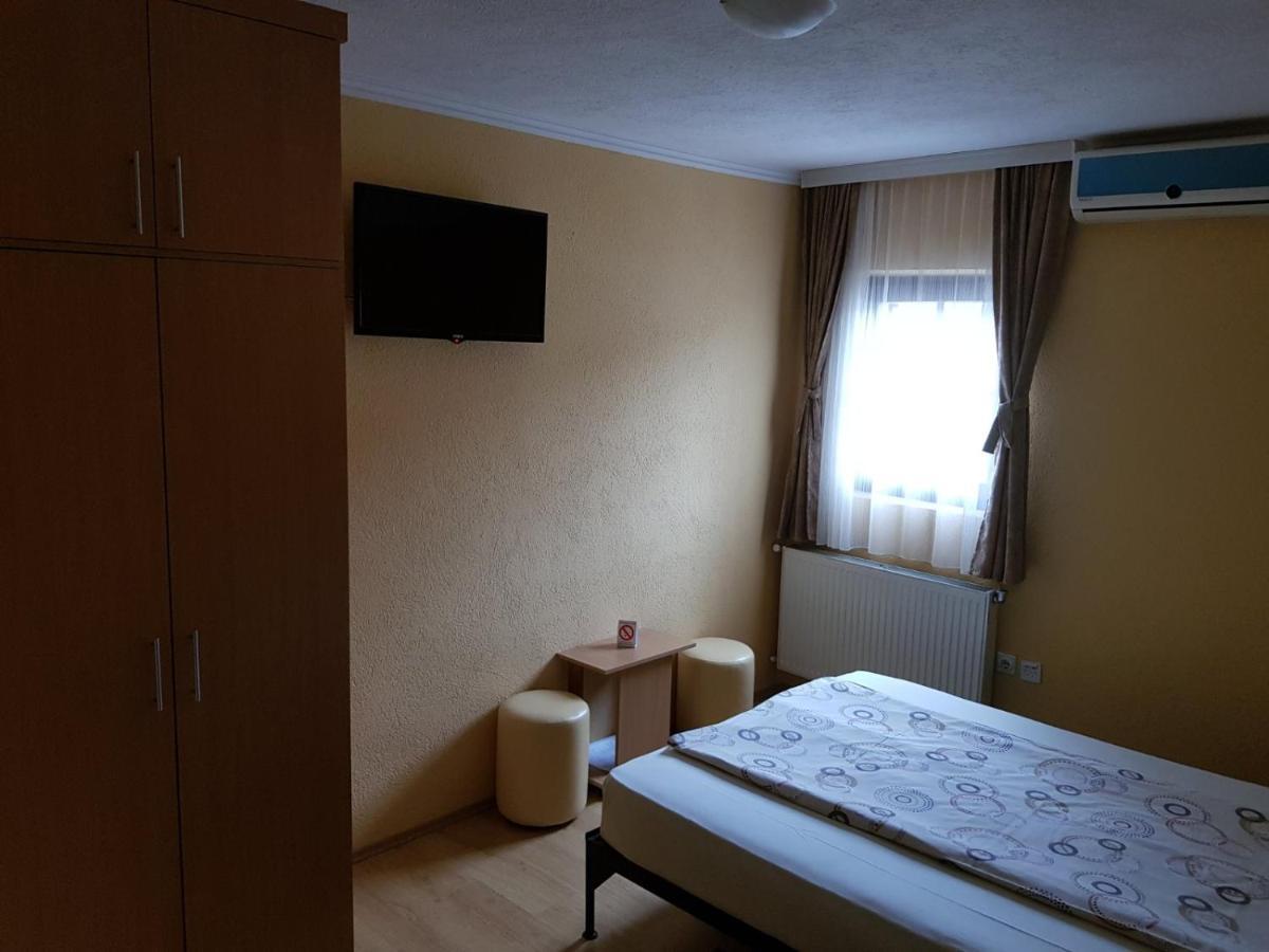 Hotel Etno Kuca Sa Konacistem Gocko à Vrnjačka Banja Extérieur photo