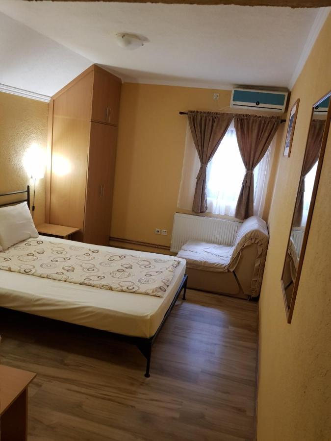 Hotel Etno Kuca Sa Konacistem Gocko à Vrnjačka Banja Extérieur photo