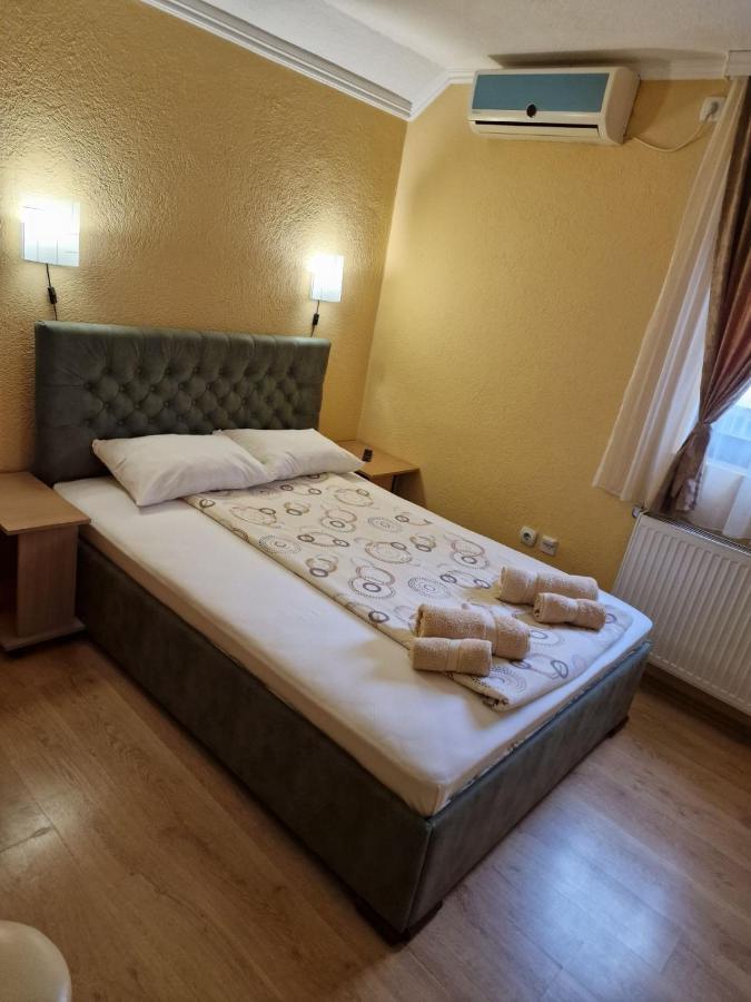 Hotel Etno Kuca Sa Konacistem Gocko à Vrnjačka Banja Extérieur photo