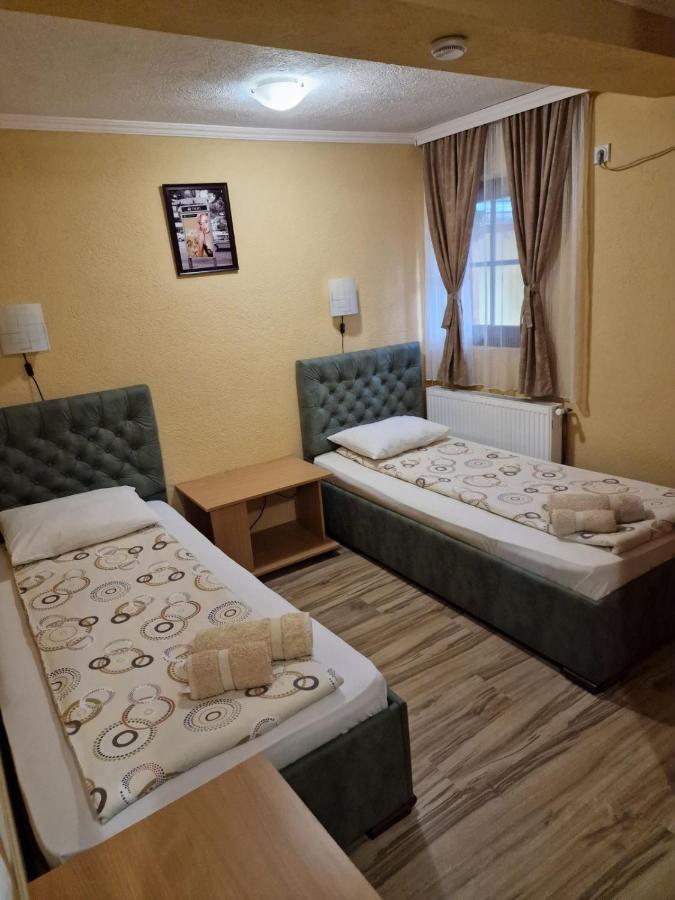 Hotel Etno Kuca Sa Konacistem Gocko à Vrnjačka Banja Extérieur photo