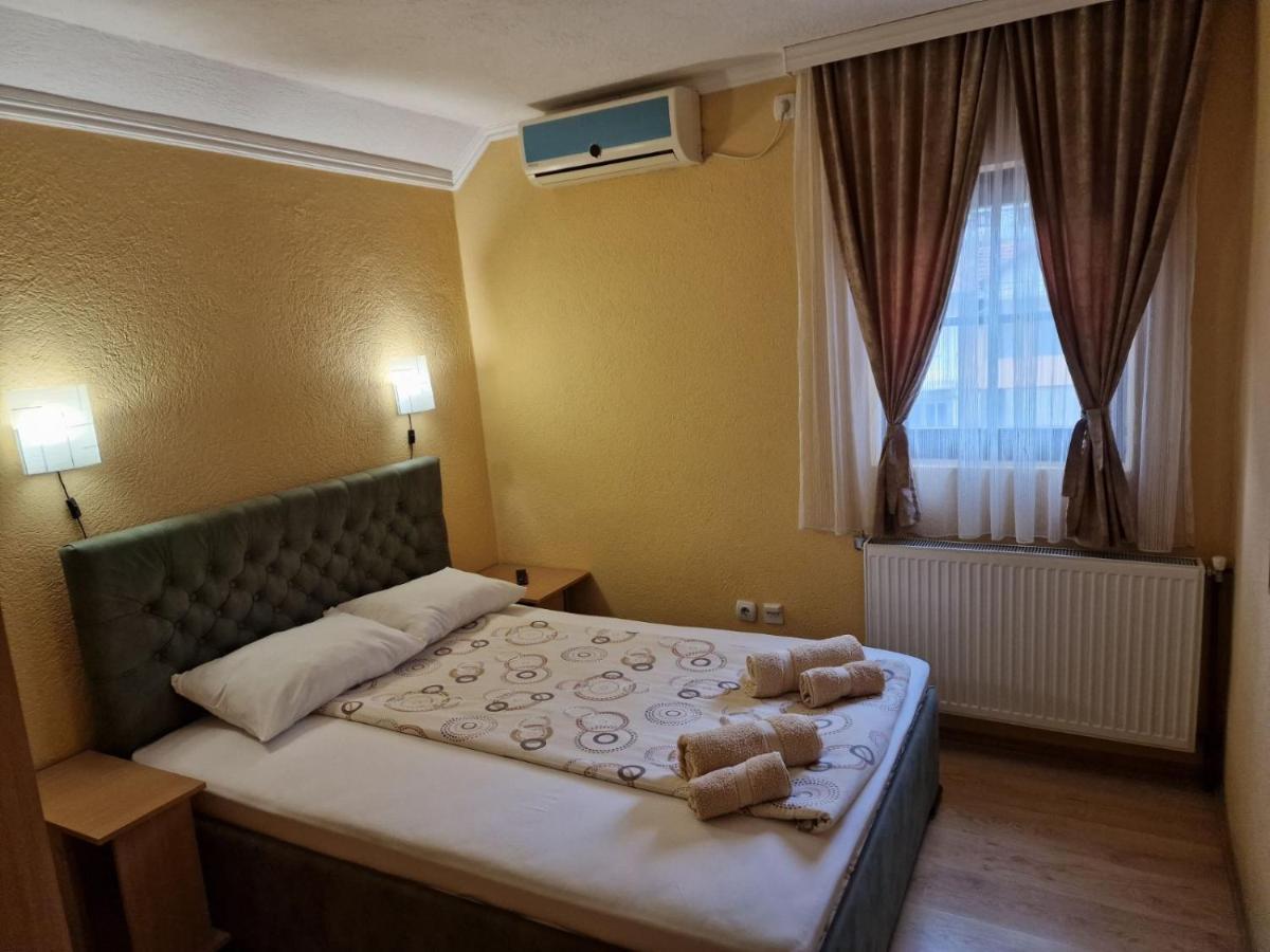Hotel Etno Kuca Sa Konacistem Gocko à Vrnjačka Banja Extérieur photo